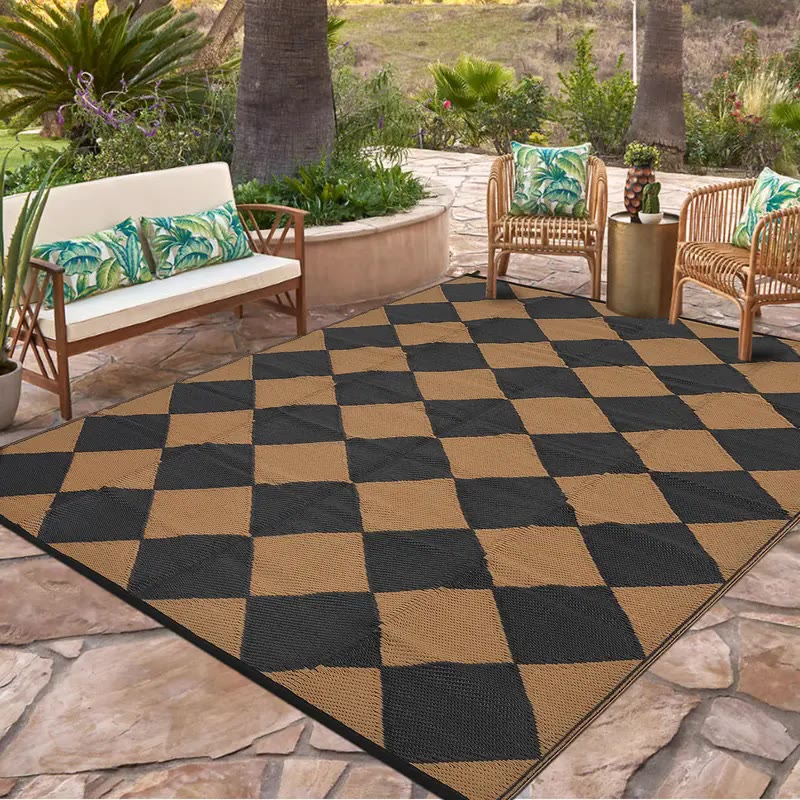 Black and Tan Diamond Pattern Woven Outdoor Rug - photo 2