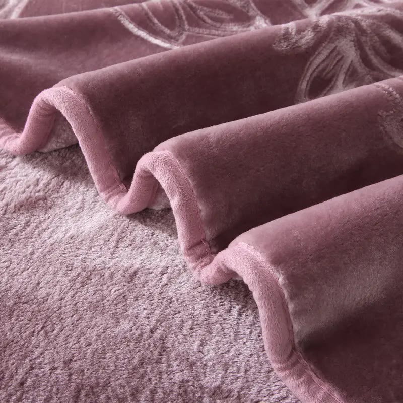 Mauve Fleece Blanket with Embossed Floral Pattern - photo 4