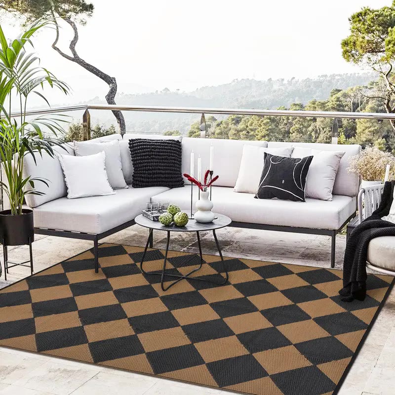 Black and Tan Diamond Pattern Woven Outdoor Rug - photo 3