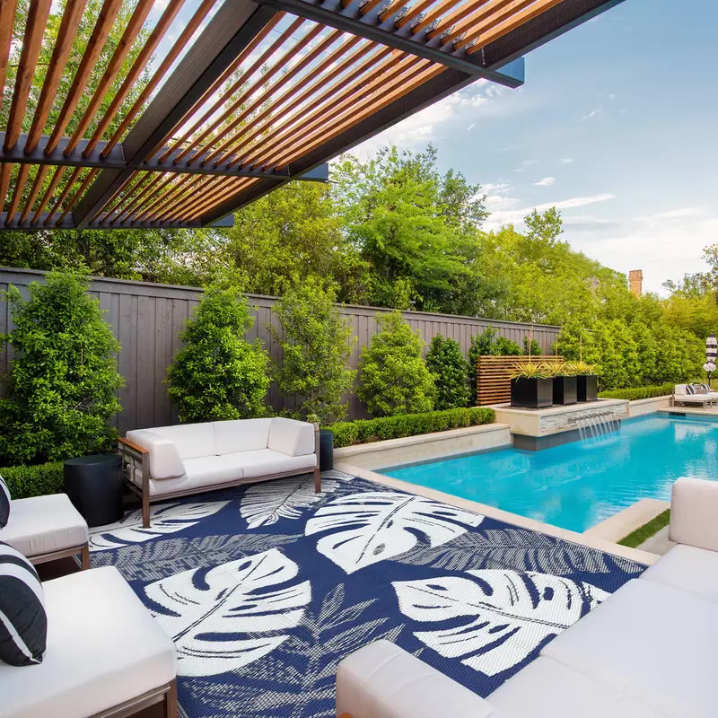 Navy and White Leaf Print Woven Outdoor Rug - photo 2