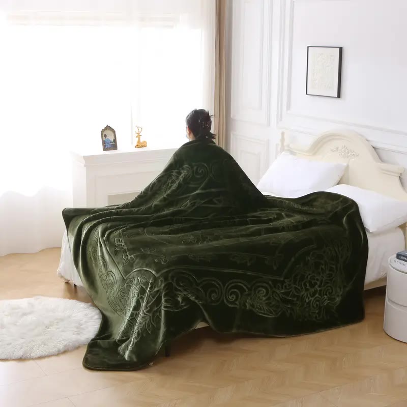 Dark Green Embossed Floral Plush Bed Blanket - photo 3