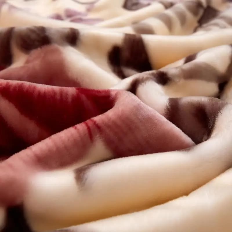 Plush Mauve Blanket with Large Rose Print - photo 3