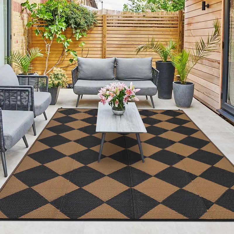 Black and Tan Diamond Pattern Woven Outdoor Rug - photo 4