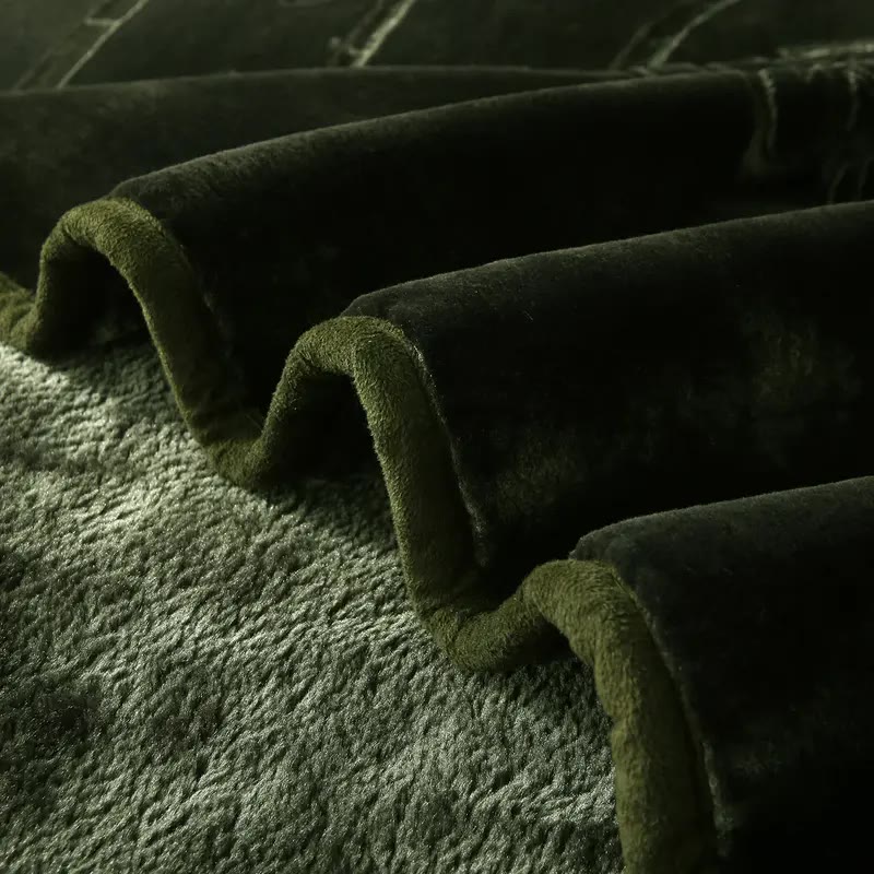 Dark Green Embossed Floral Plush Bed Blanket - photo 4
